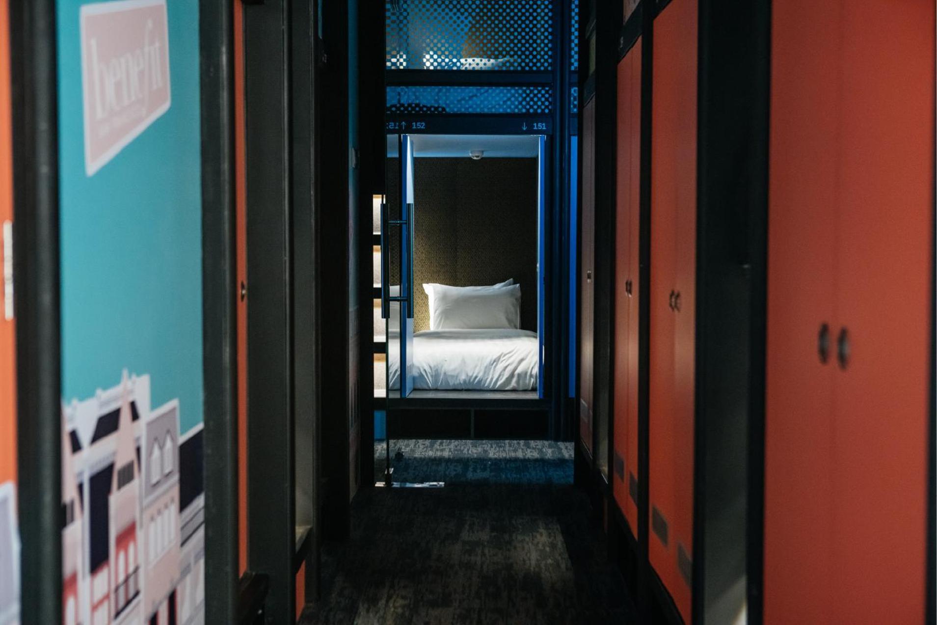 Capsuletransit Airside Klia T2 - Airport Hotel - International Departure Near To Transit Hall, Gate Q Sepang Exterior photo