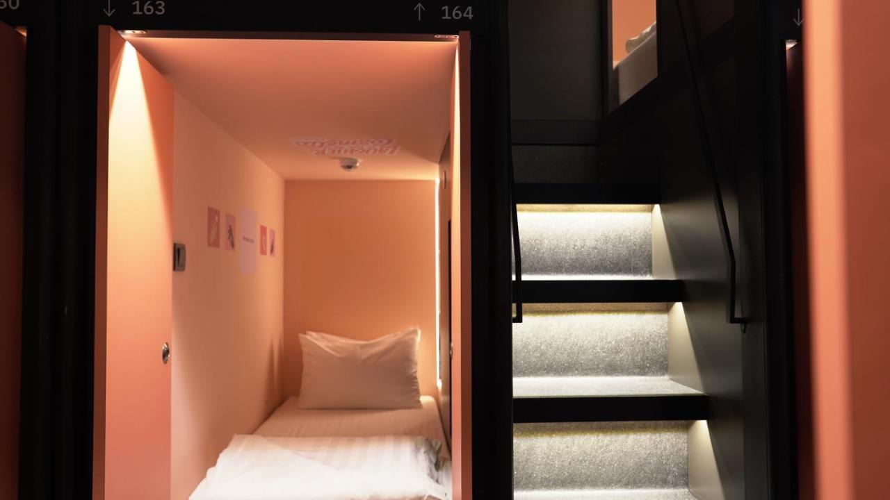 Capsuletransit Airside Klia T2 - Airport Hotel - International Departure Near To Transit Hall, Gate Q Sepang Exterior photo